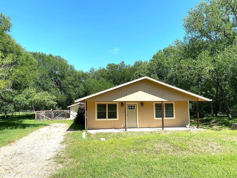 1st image of 135 Lake Leaf Dr