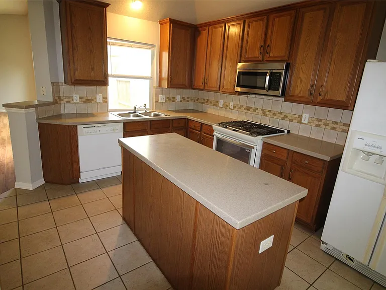 1011 Lexington Green Dr — Photo 10