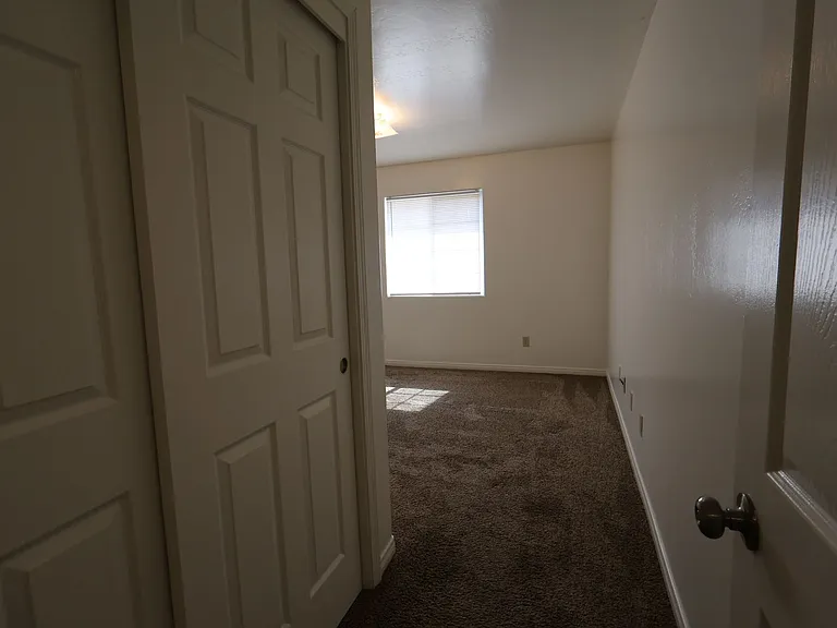 448 S Oildale Dr #A — Photo 17
