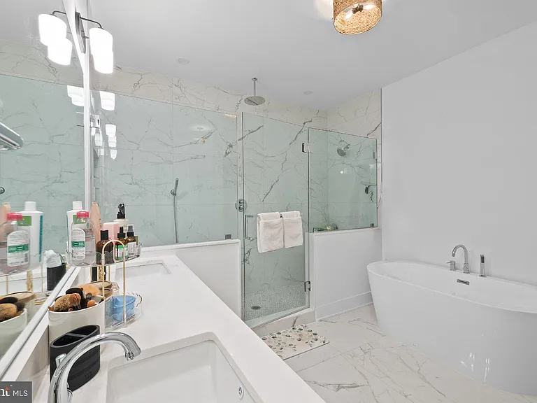 985 Henry Ave — Photo 20