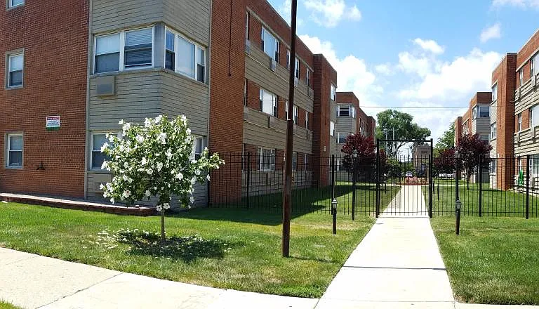 2405 W Balmoral Ave #1C — Photo 1