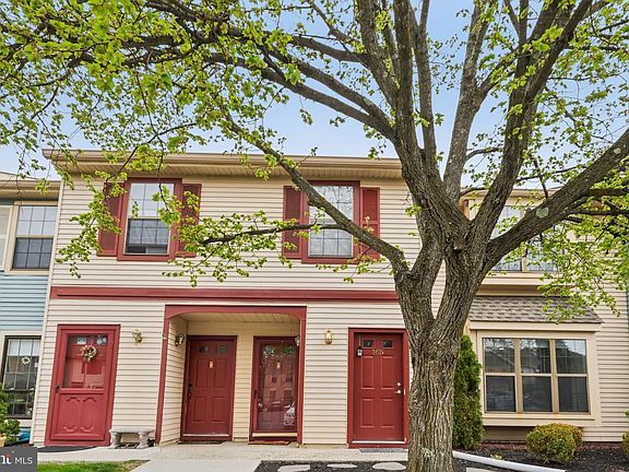2nd image of 165 Wyndham Pl