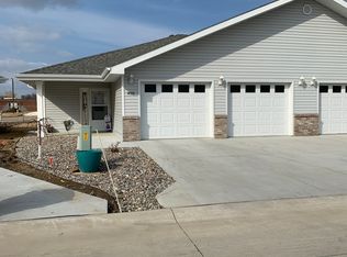 405 Maupin Ln, Sergeant Bluff, IA 51054