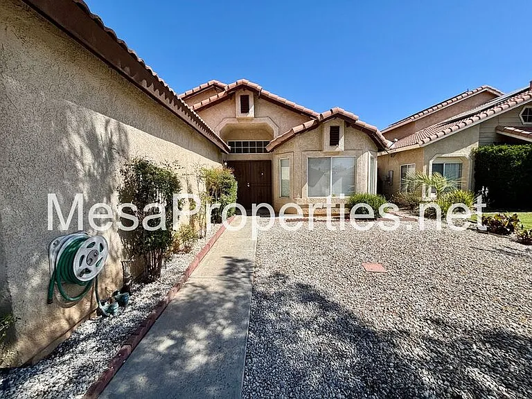 14390 Hillsborough Dr — Photo 4
