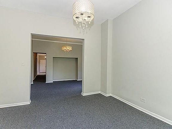 5th image of 3414 W Franklin Blvd #2