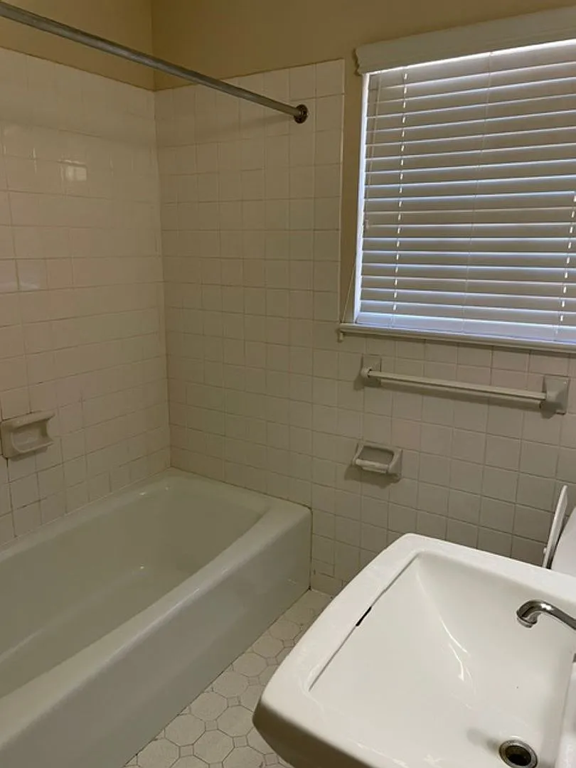 1723 5th Ave - Close to campus & Bryant-Denny Stadium — Photo 4