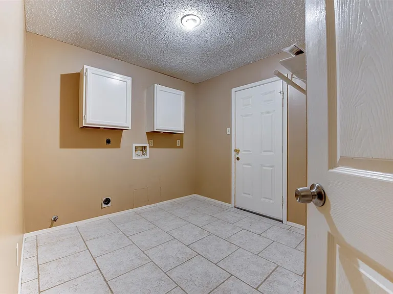 1906 Woodhue Dr — Photo 22