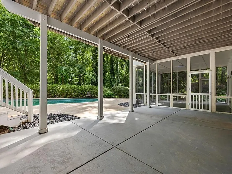 1260 Heards Ferry Rd — Photo 58