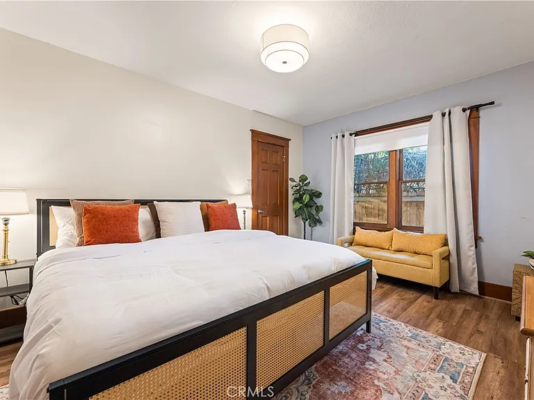 736 N Redonde Ave — Photo 12