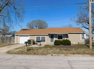 1018 E 16th Ave, Hutchinson, KS 67501