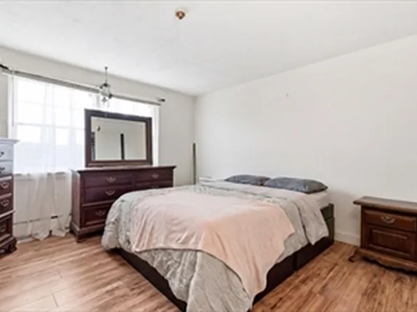 2 Tara Dr, Weymouth, MA
