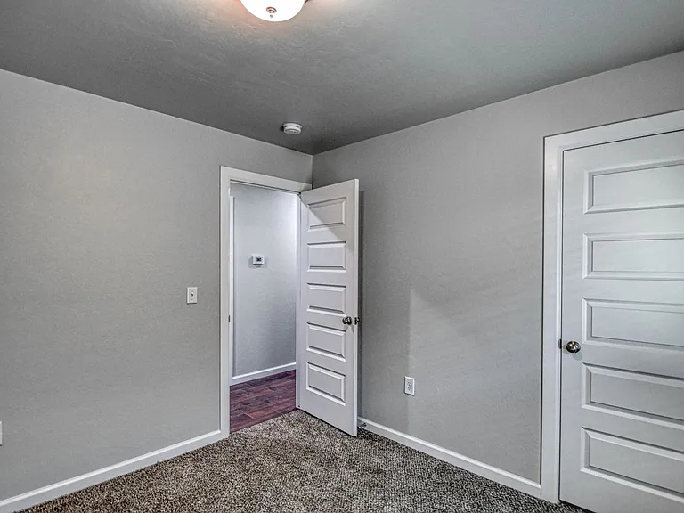 2721 Clifton Ter — Photo 13