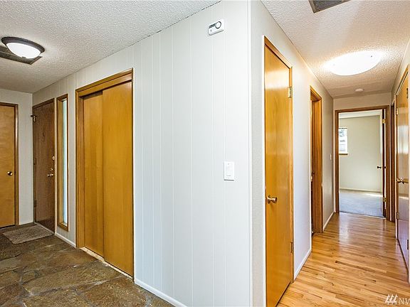 3rd image of 1702 N Skyline Dr