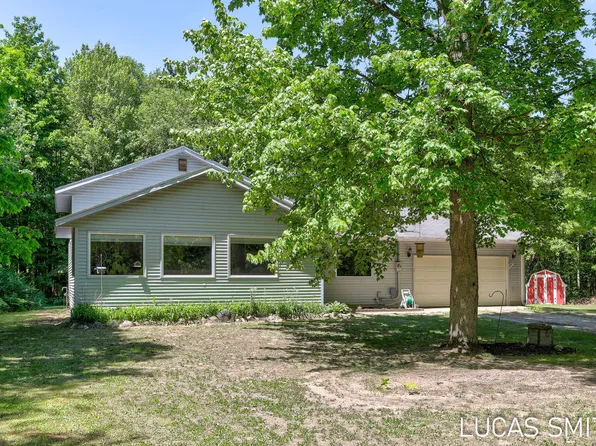 262 Seventeen Mile Rd NW, Kent City, MI 49330