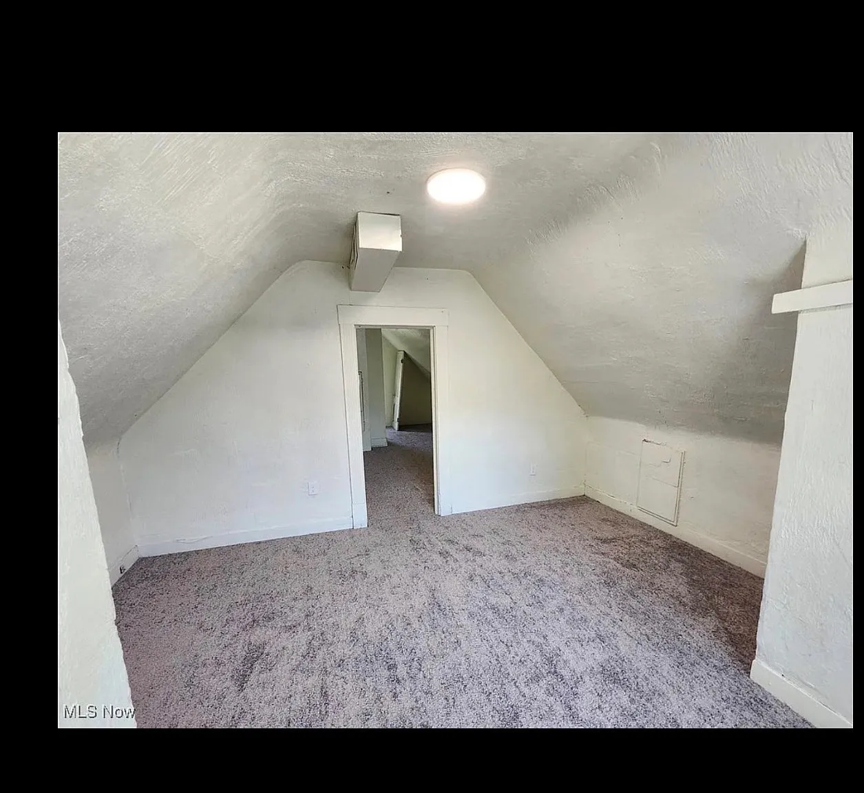 6 bed, 1888 sqft, $2,200 — Photo 3