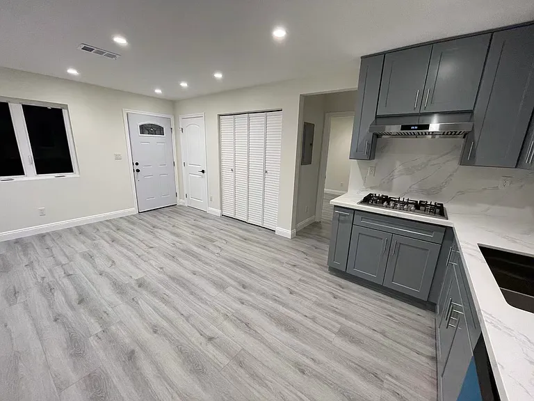 555 Sierra Madre Blvd — Photo 26