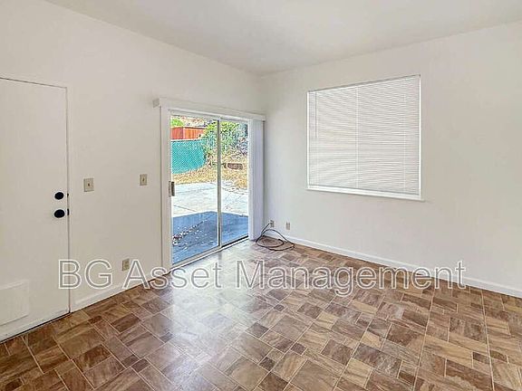 4th image of 2672 Doidge Ave