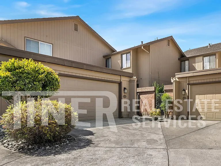 8708 Bluff Ln — Photo 35