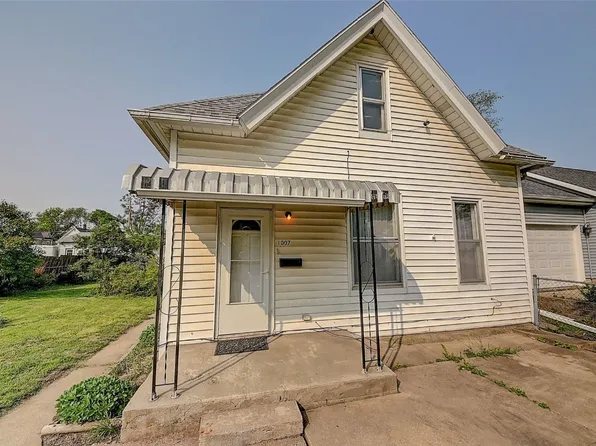1007 9th St SE, Cedar Rapids, IA 52401