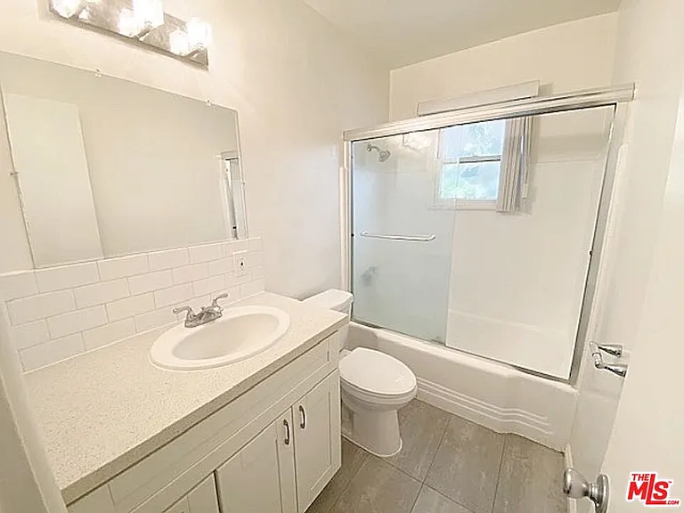 345 Burchett St — Photo 4