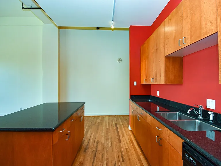 915 Franklin St #2H — Photo 8
