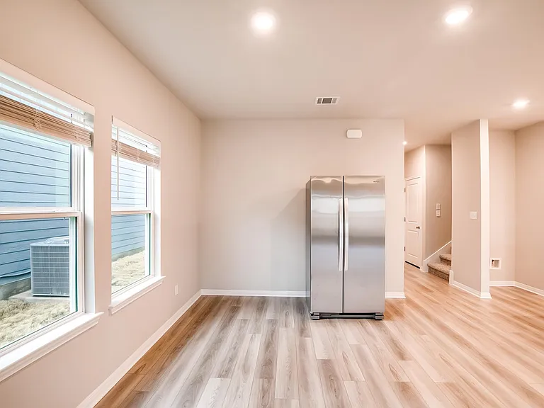 1532 Homestead Farms Dr — Photo 6