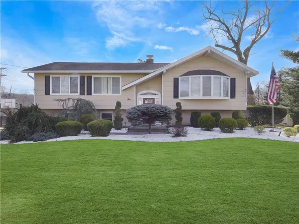 1 Mazza Court, Pomona, NY 10970