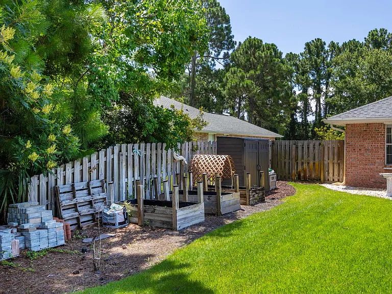 130 W Shipwreck Rd — Photo 40
