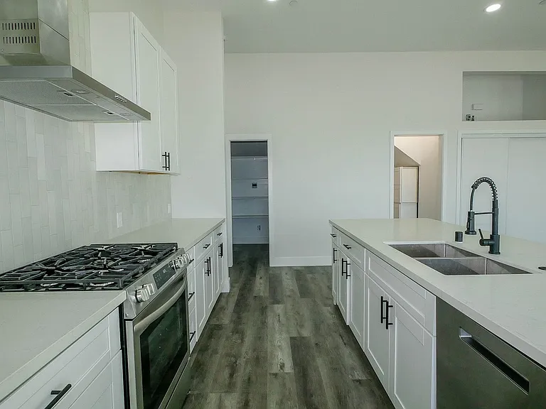5535-5539 Potomac St — Photo 12