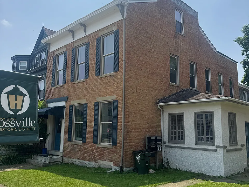Front of 4-unit