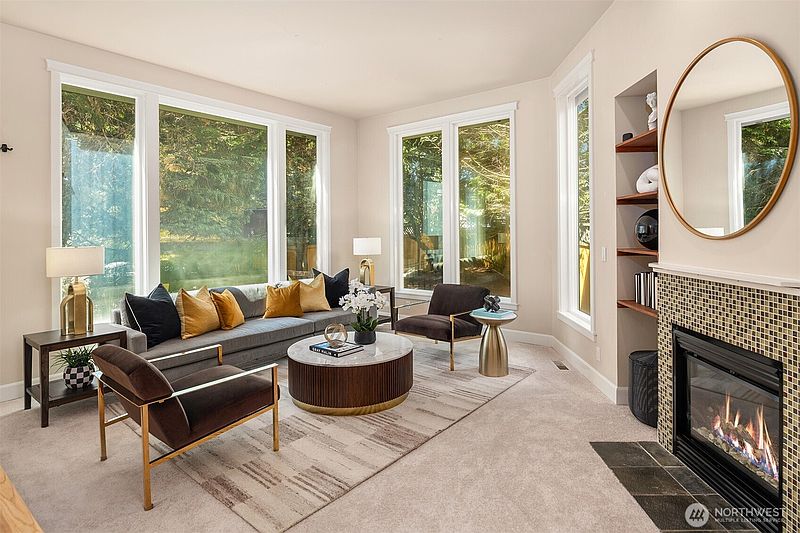 3rd image of 4600 Green Lake Way N