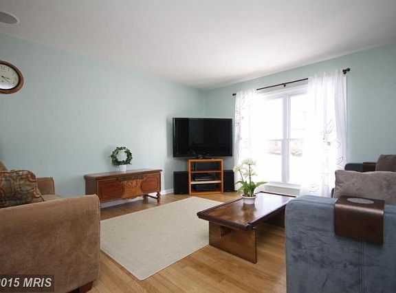 4th image of 808 Scott Cir