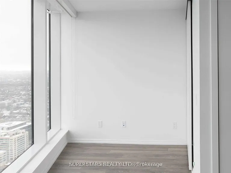 197 Yonge St #5413 — Photo 5