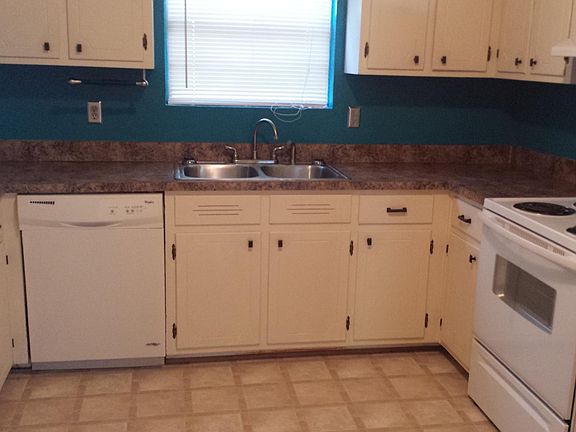 2nd image of 401 Aspen Dr