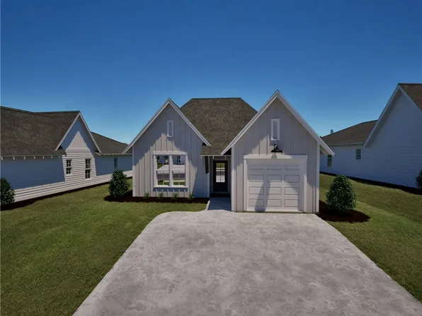 92 Summer St, Opelika, AL 36804