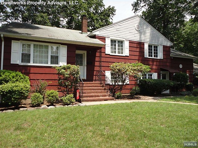 1st image of 244 Lincoln Blvd
