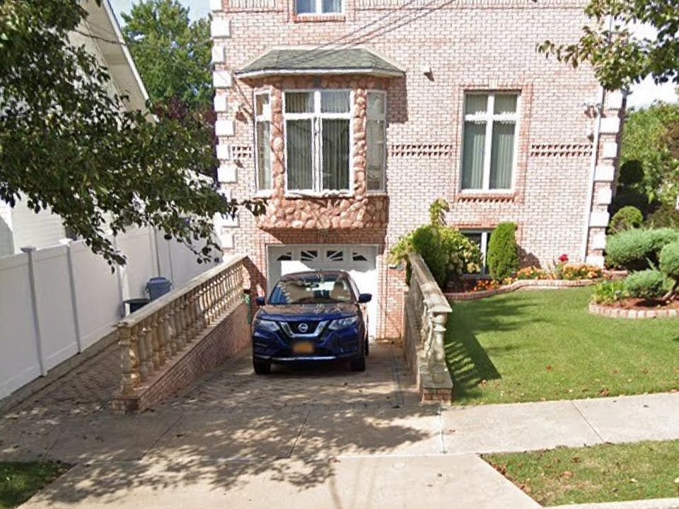 1st image of 10 Erie St #2