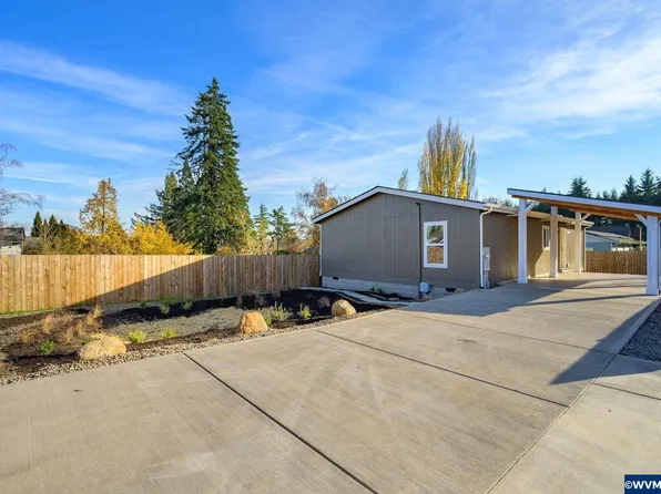 826 SW Cherry St, Willamina, OR 97396