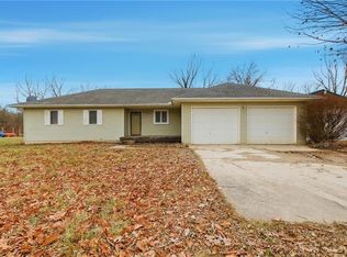 15035 S Beach Front Dr, Crystal Lakes, MO 64024