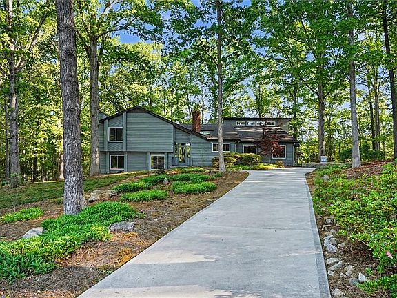 2nd image of 2467 Laurel Ridge Pl SW