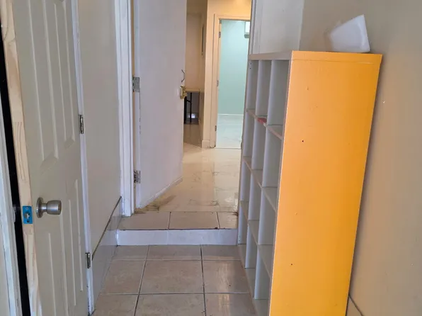 1033 E 213th St, Bronx, NY 10469