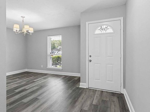 2nd image of 2407 Nelwood Dr