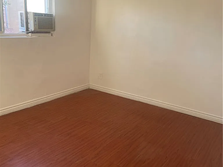 15900 Vanowen St #12A — Photo 3