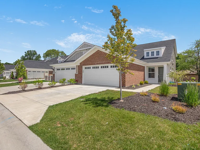 6029 Bluecrest Dr — Photo 3