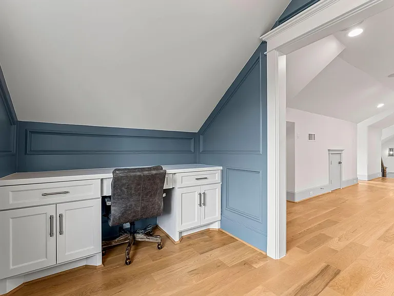 426 Marshall St — Photo 44