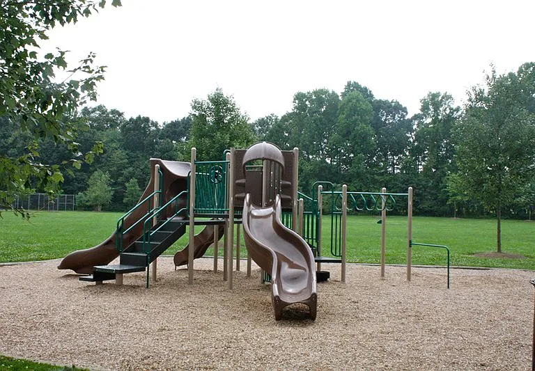 Windsor Woods — Photo 12