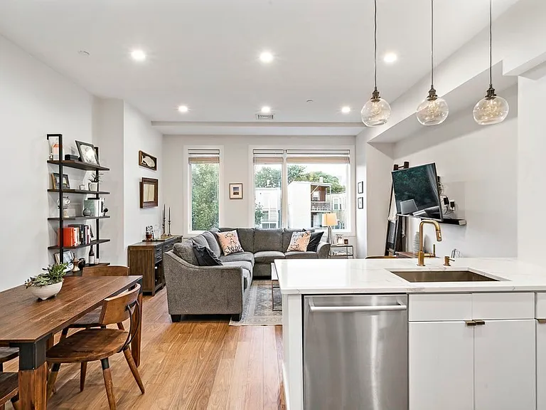 303 Sumner St #3R — Photo 7