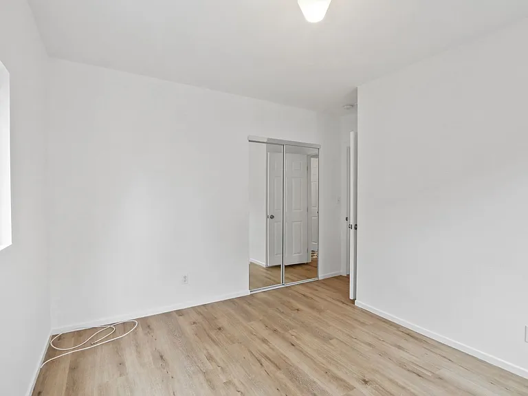 2435 Houston St — Photo 8