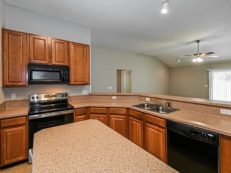 9225 Hawks Run Ln — Photo 6