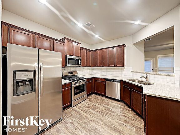 4th image of 3188 Baylor Cir